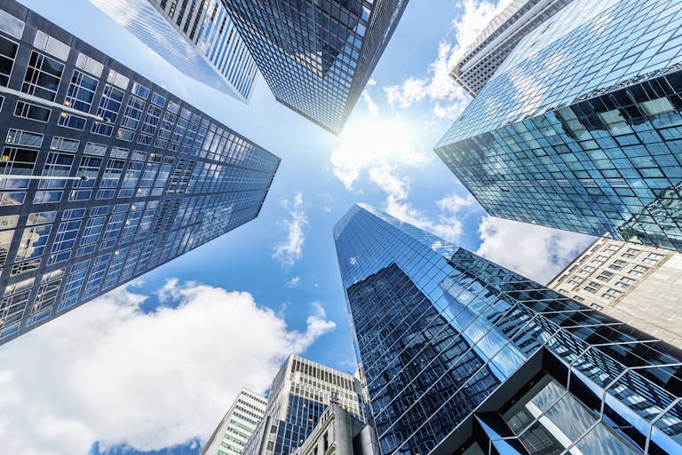 [Background image] [CI] Blue sky and buildings